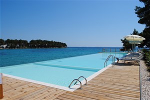 hotelový komplex Crvena Luka