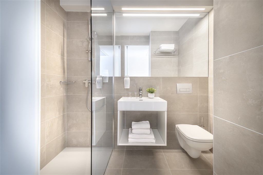 Club_Dubrovnik_Sunny_Hotel_Superior_room__bathroom_01_1684850317