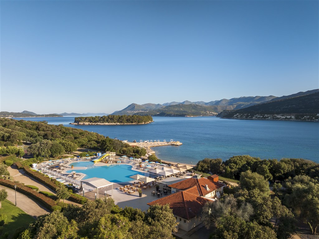 sunny_dubrovnik_by_valamar_outdoor_pool_02_1728484793